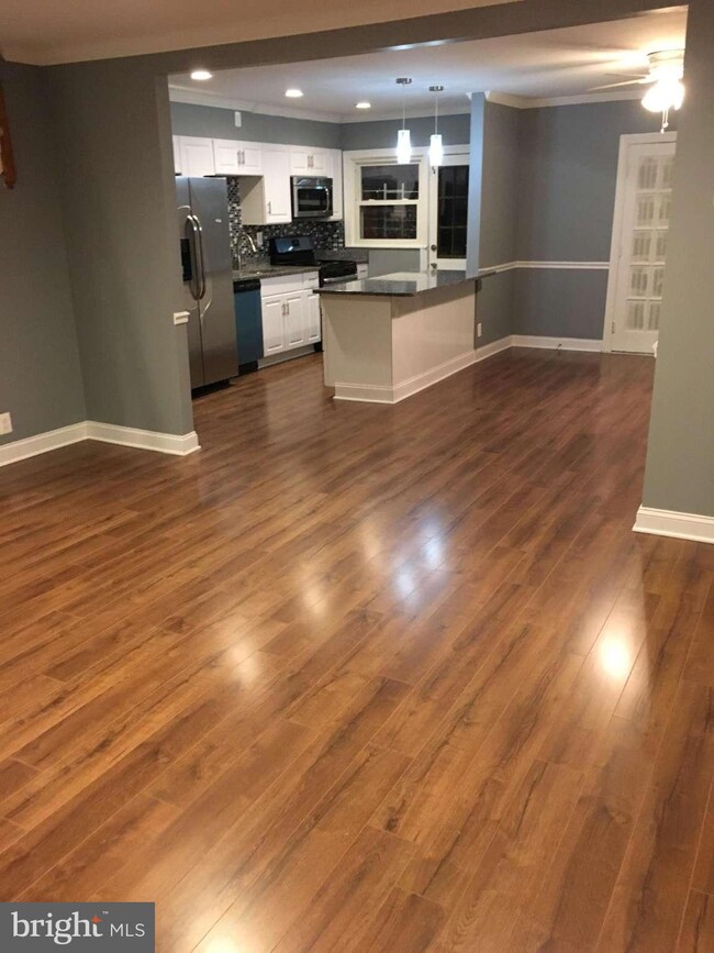 1109 Wildwood Pkwy, Baltimore, MD 21229 - photo 2