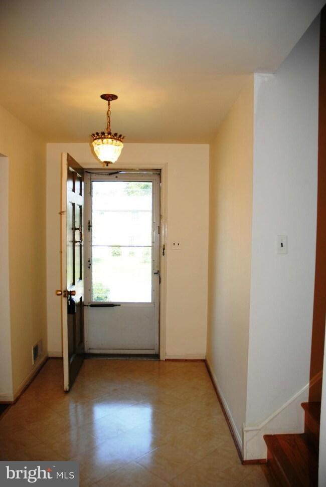 1613 Crestline Rd, Silver Spring, MD 20904 - photo 4