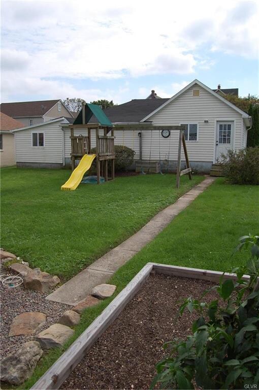 337 Mauch Chunk St, Nazareth, PA 18064 - photo 5