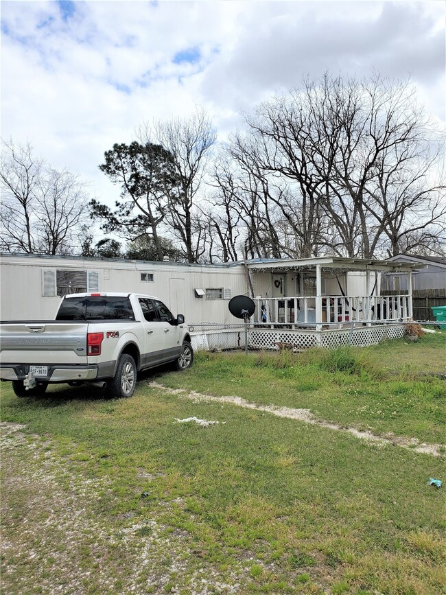 11018 Cora St, Houston, TX 77088 - photo 2