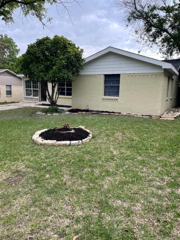 2004 Mount Pleasant Dr, Mesquite, TX 75149 - photo 2