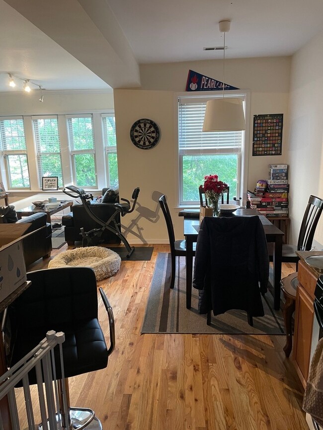 966 W Cuyler Ave unit 2S, Chicago, IL 60613 - photo 5