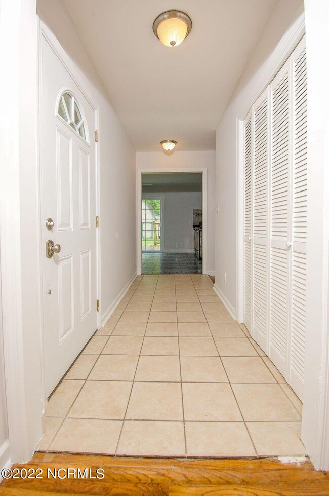 102 Club Ln, Jacksonville, NC 28546 - photo 3