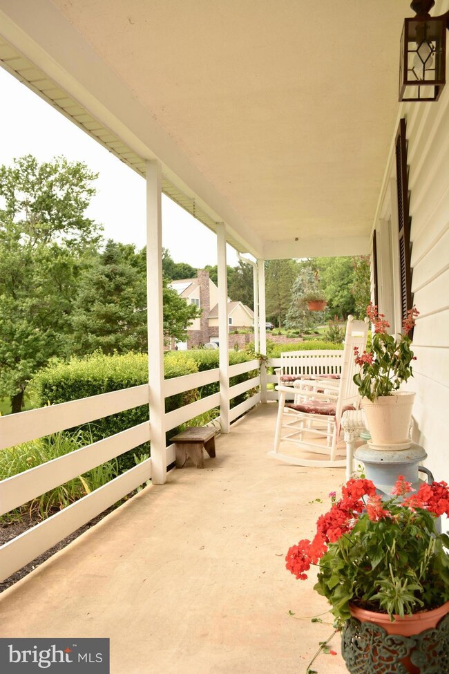 1139 Greenway Rd, Cockeysville, MD 21030 - photo 4