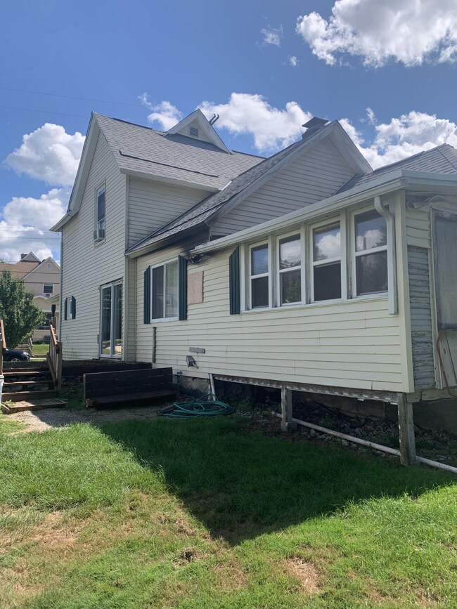 1311 Penn Back