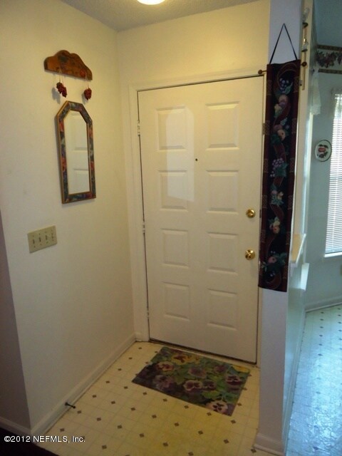 2633 Hidden Village Dr, Jacksonville, FL 32216 - photo 4