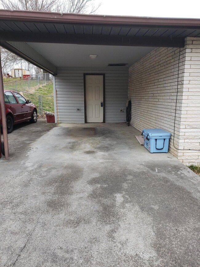 1501 Stoneybrook Dr, Johnson City, TN 37601 - photo 5