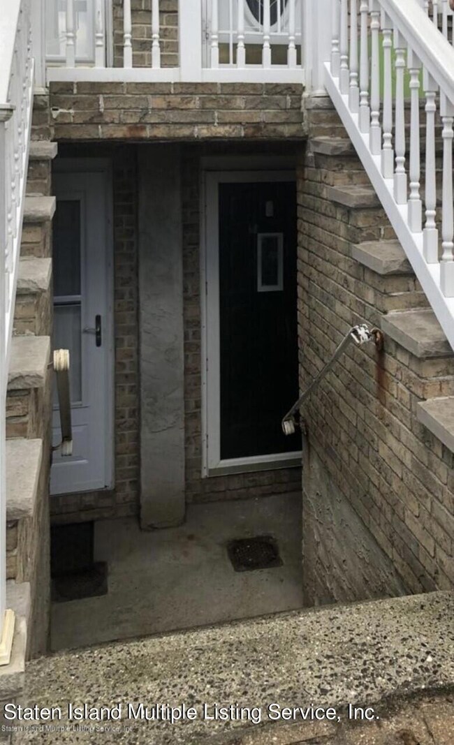 15 Salamander Ct, Staten Island, NY 10309 - photo 2