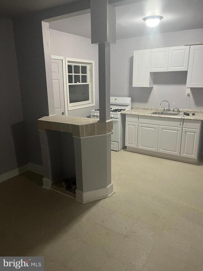 24 N Rosedale St, Baltimore, MD 21229 - photo 2