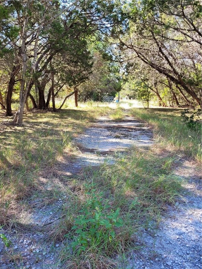 598 Christopher Dr, Eddy, TX 76524 - photo 2
