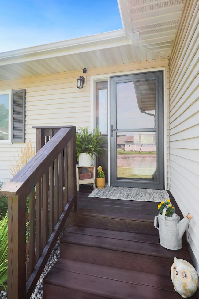 1008 Jade Ct, Aberdeen, SD 57401 - photo 2