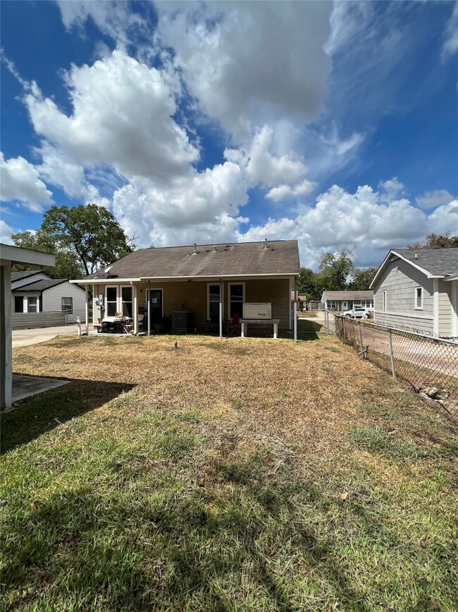 5004 Winnetka St, Houston, TX 77021 - photo 7