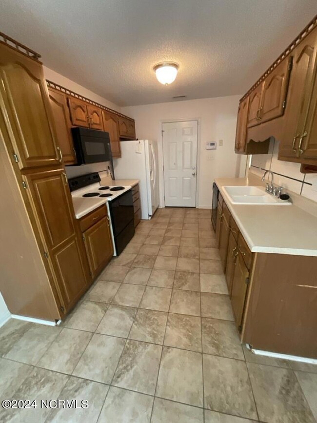 225 Audubon Dr, Jacksonville, NC 28546 - photo 3