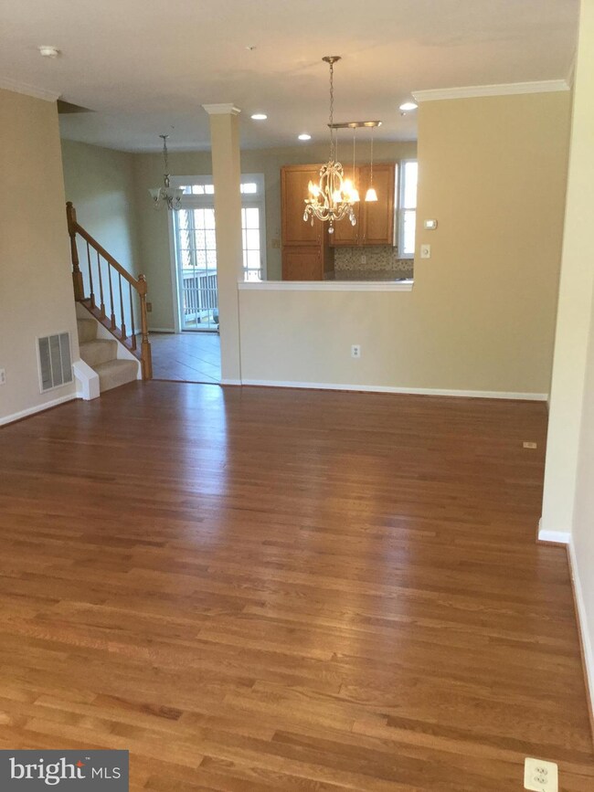 2512 Short Putt Ct, Crofton, MD 21114 - photo 3