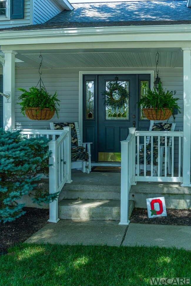 709 N Blackhoof St, Wapakoneta, OH 45895 - photo 4