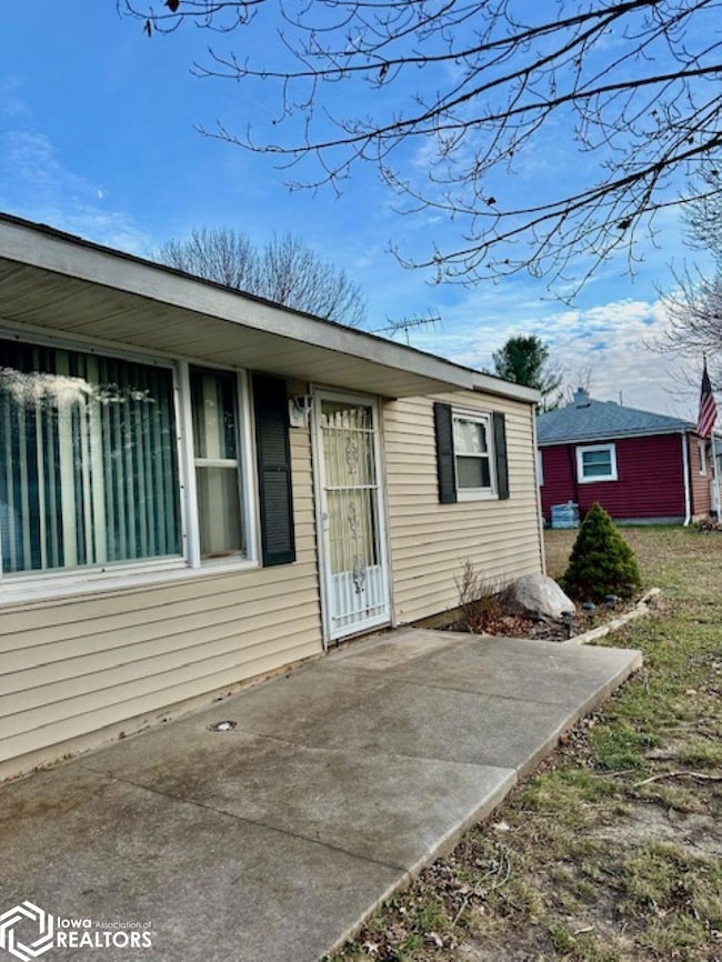 306 Prairie St, West Burlington, IA 52655 - photo 2