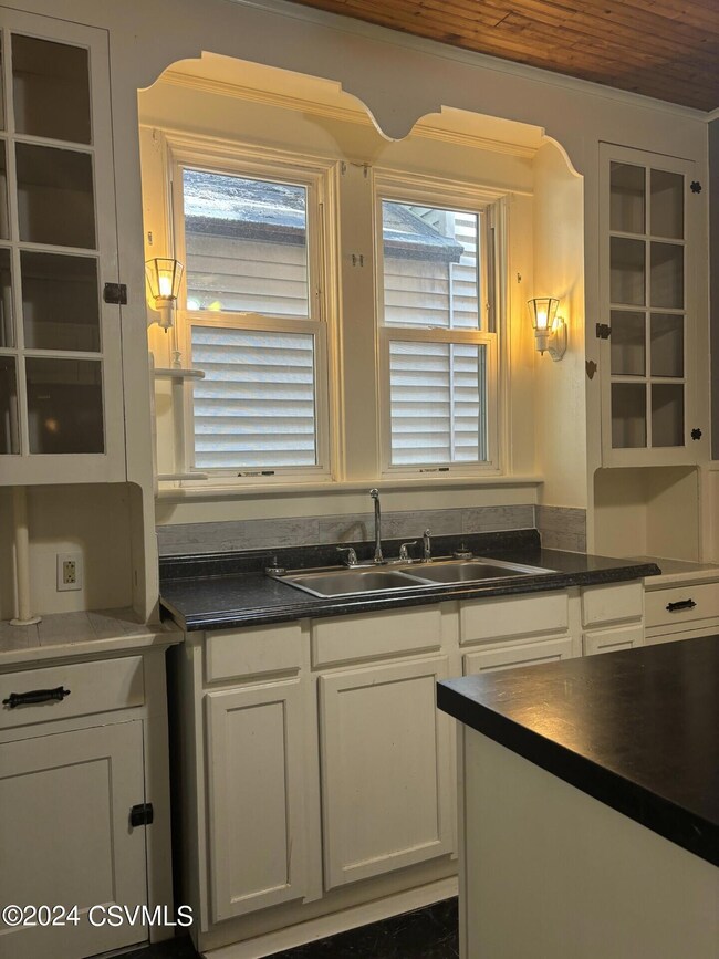 626 N 2nd St, Shamokin, PA 17872 - photo 4