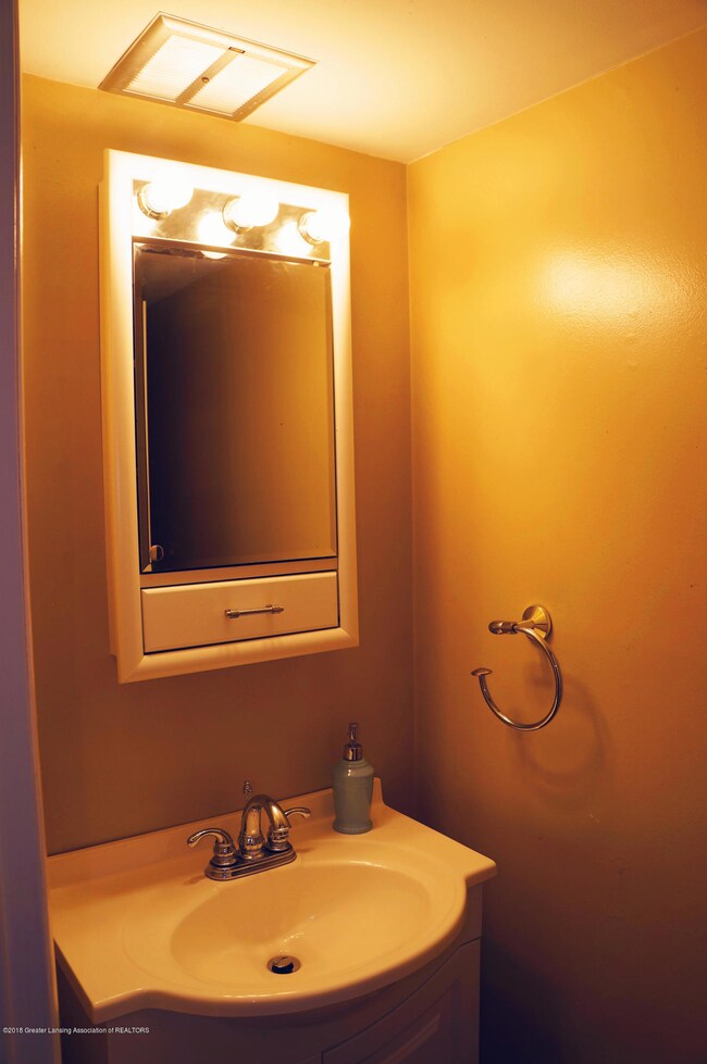 06_guest_bath_1