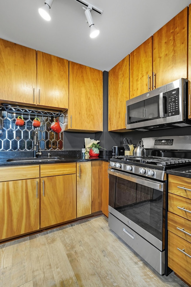 929 Portland Ave unit 702, Minneapolis, MN 55404 - photo 7