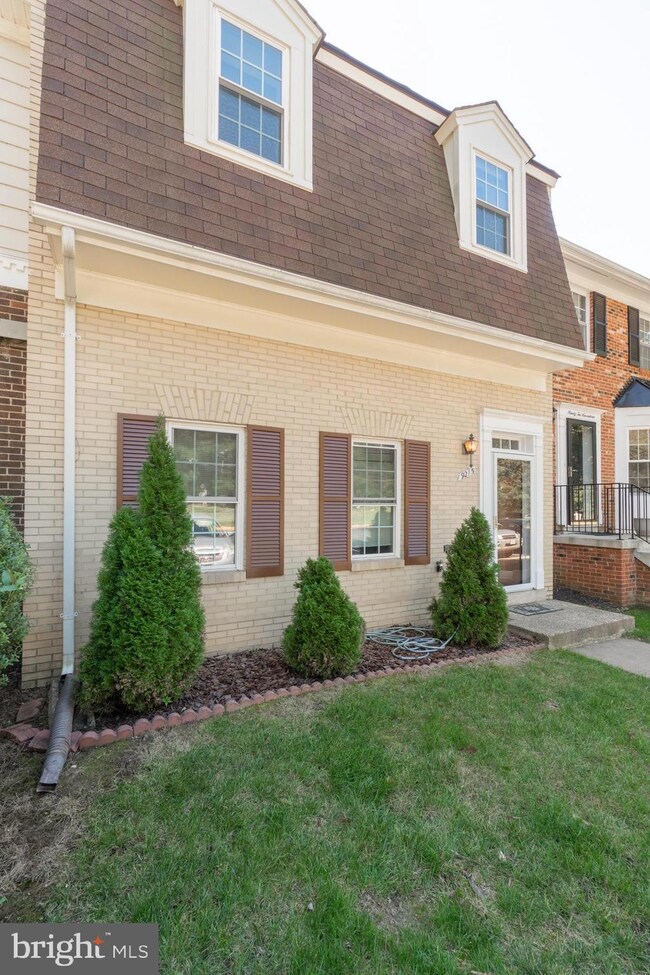 9215 Burke Rd, Burke, VA 22015 - photo 2