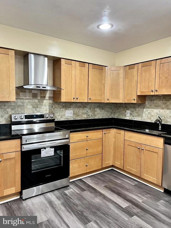 3703 Persimmon Cir, Fairfax, VA 22031 - photo 6