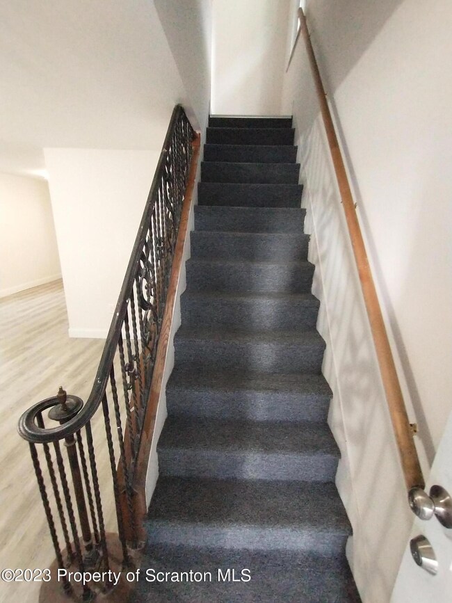 1604 Hawthorne St, Scranton, PA 18504 - photo 6