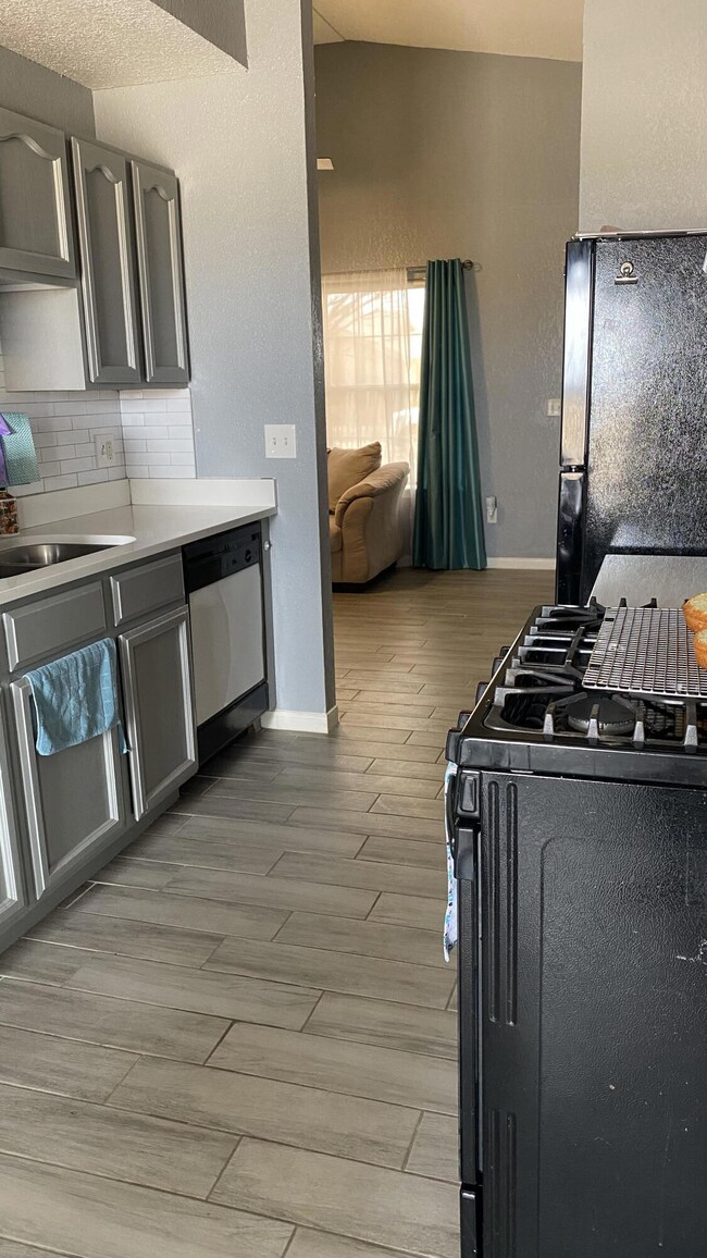 617 Orchid Dr, Horizon City, TX 79928 - photo 4