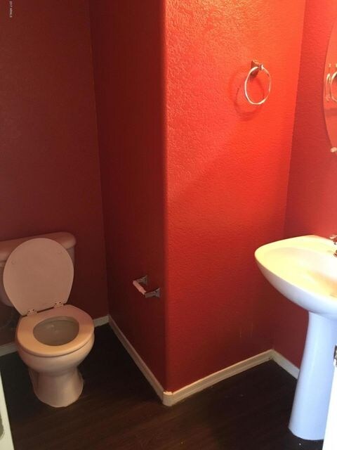 1106 E Chambers - Half Bath