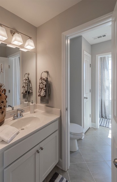 Hall Bath upstairs shared by both secondary bedrooms