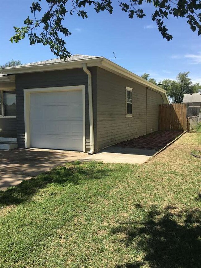 1 car garage plus a storage unit behind it.