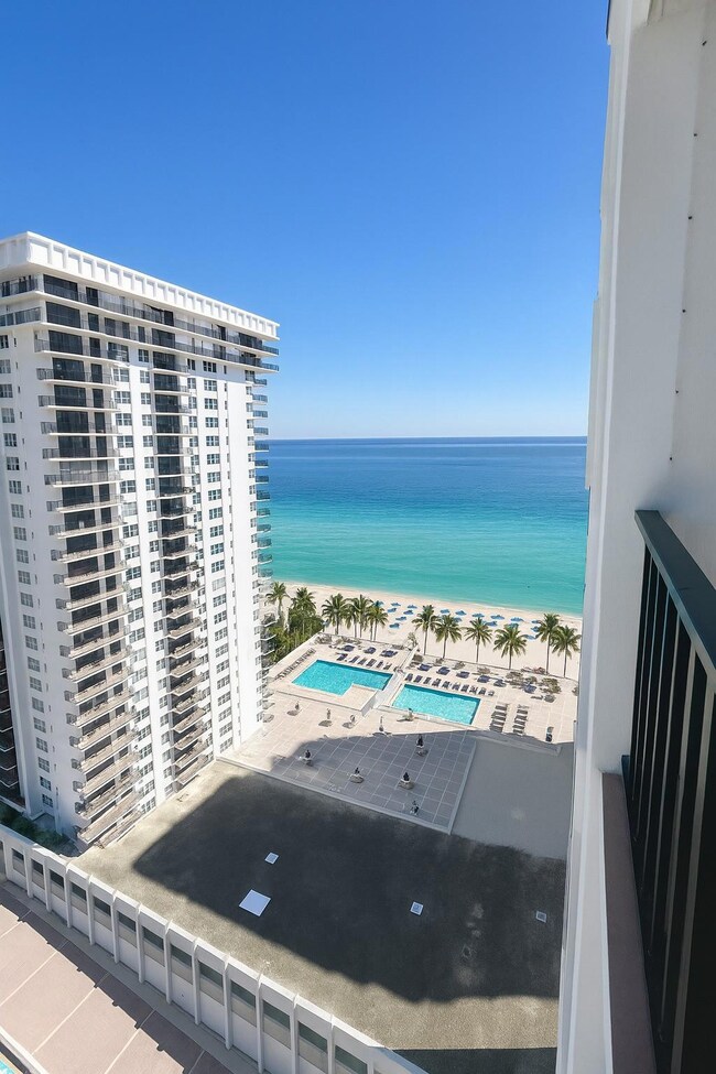 Quadomain Britannia Tower unit 2205, Hollywood, FL 33019 - photo 2