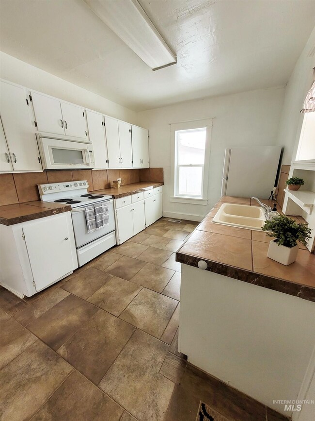 102 1st St E, Declo, ID 83323 - photo 6