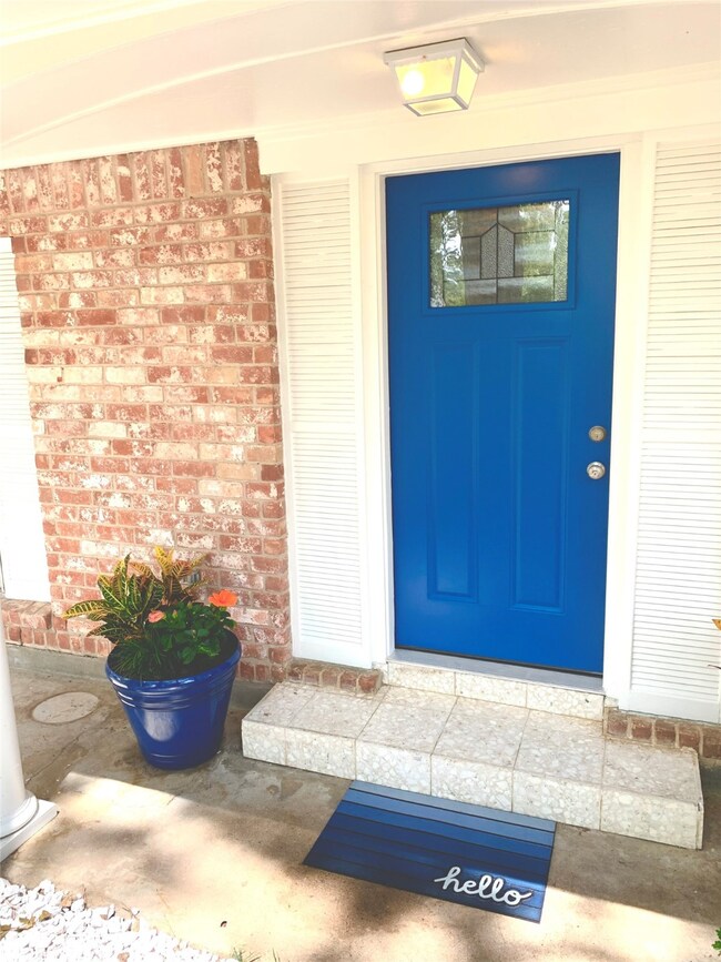 341 W Castle Harbour Dr, Friendswood, TX 77546 - photo 2