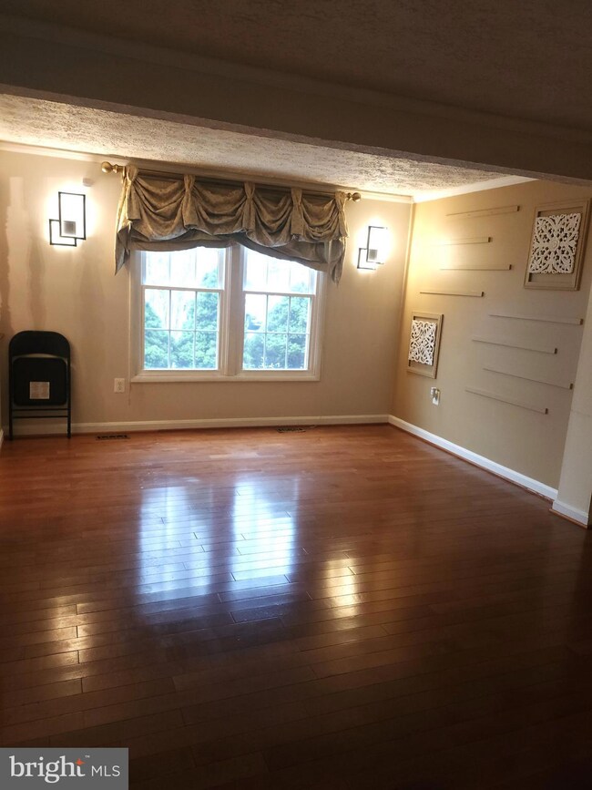 3529 Laurel View Ct, Laurel, MD 20724 - photo 4