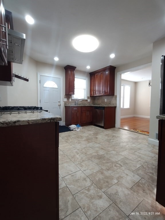 62 Washington St unit 62, Wellesley Hills, MA 02481 - photo 3