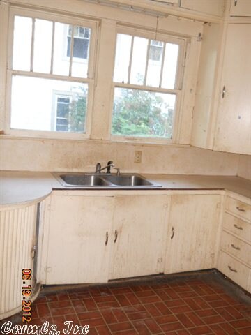 910 S Porter St, Stuttgart, AR 72160 - photo 3