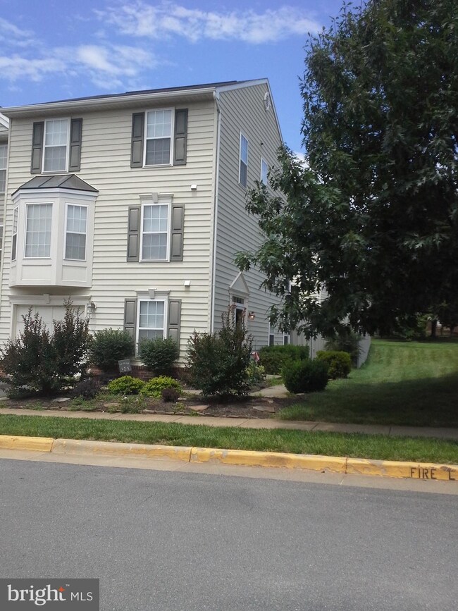 35874 Devon Park Square, Round Hill, VA 20141 - photo 2