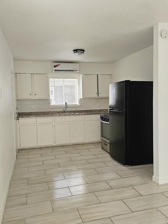 3825 Mount Pleasant St, Houston, TX 77021 - photo 3