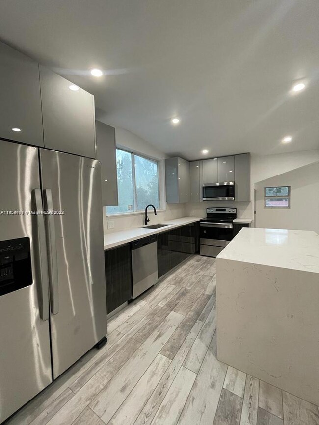 11450 SW 17th St unit barn, Davie, FL 33325 - photo 3