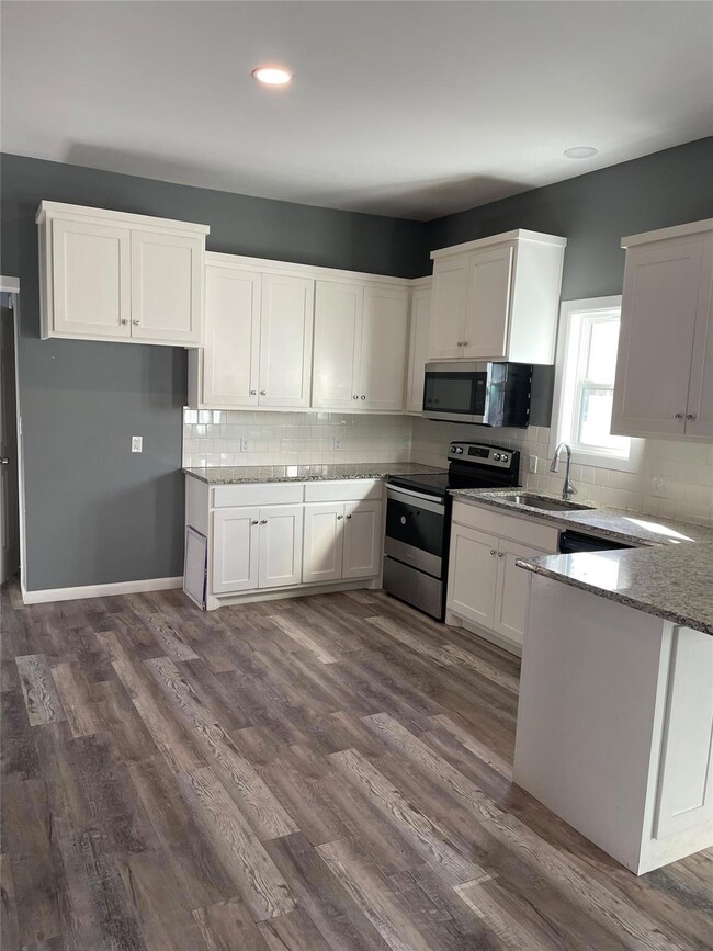 426 W Day St, Denison, TX 75020 - photo 2