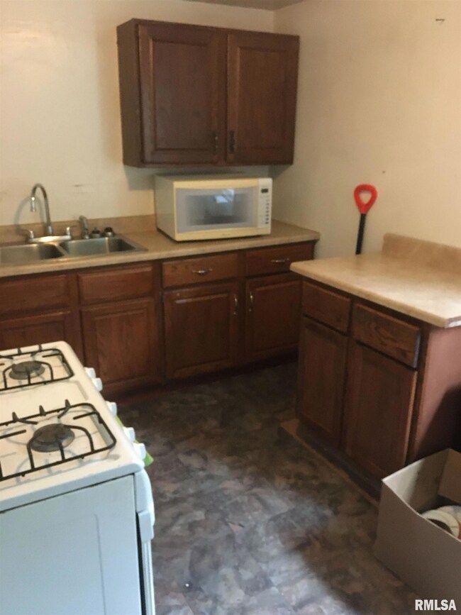 1701 2nd St, Moline, IL 61265 - photo 3