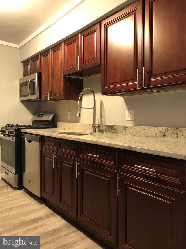 5204 Newton St unit T-3, Bladensburg, MD 20710 - photo 2