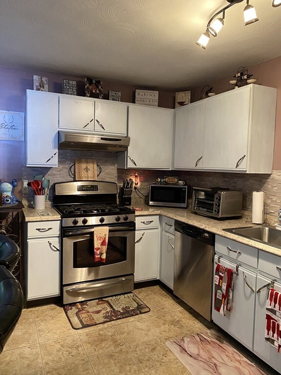 185 Shove St unit 4, Fall River, MA 02724 - photo 3