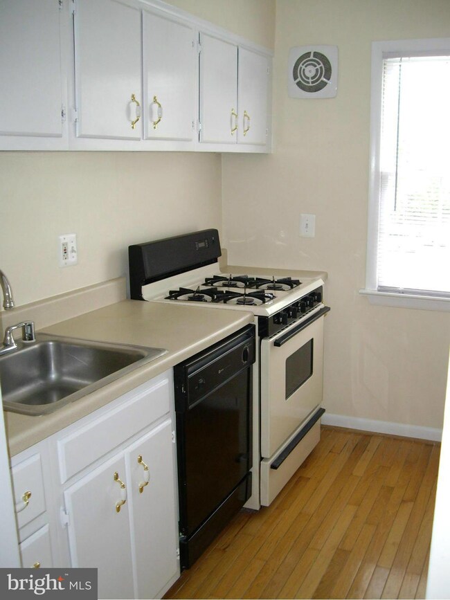 9459 Fairfax Blvd unit 304, Fairfax, VA 22031 - photo 6