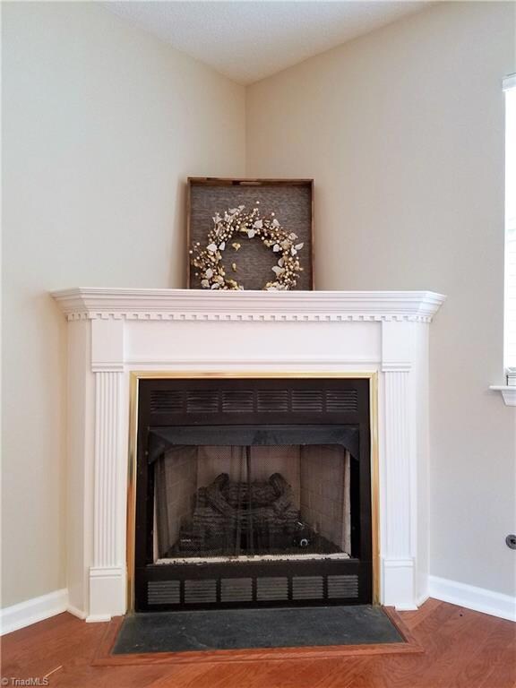 Gas fireplace