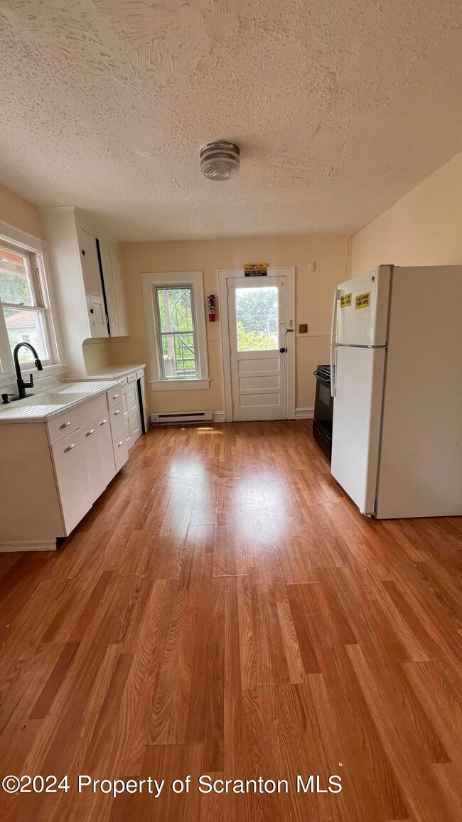 904 Ash St unit 2nd Floor, Scranton, PA 18510 - photo 5