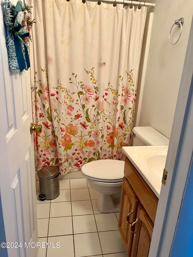 maple bathroom