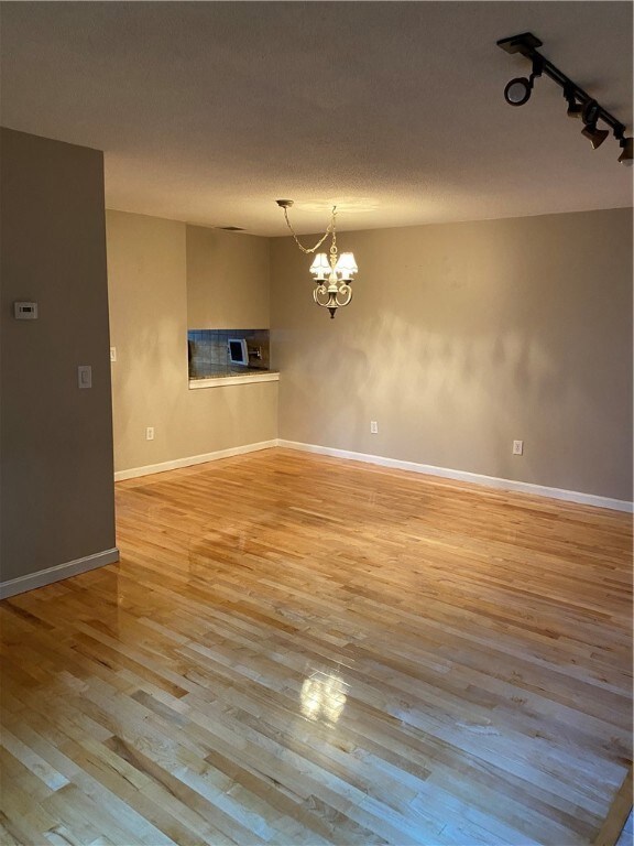 Living/dining area