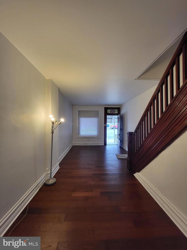 352 N 13th St, Reading, PA 19604 - photo 4