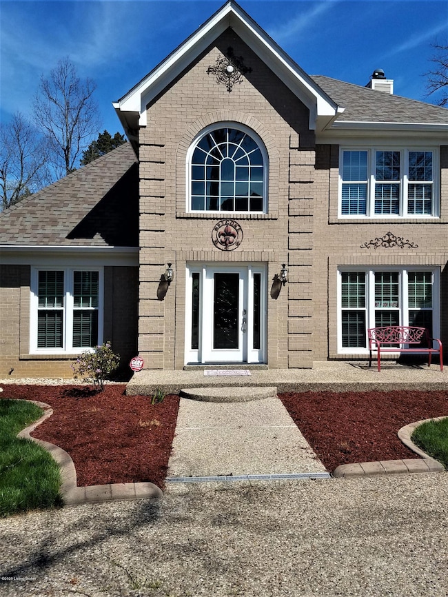 10527 front door with mulch